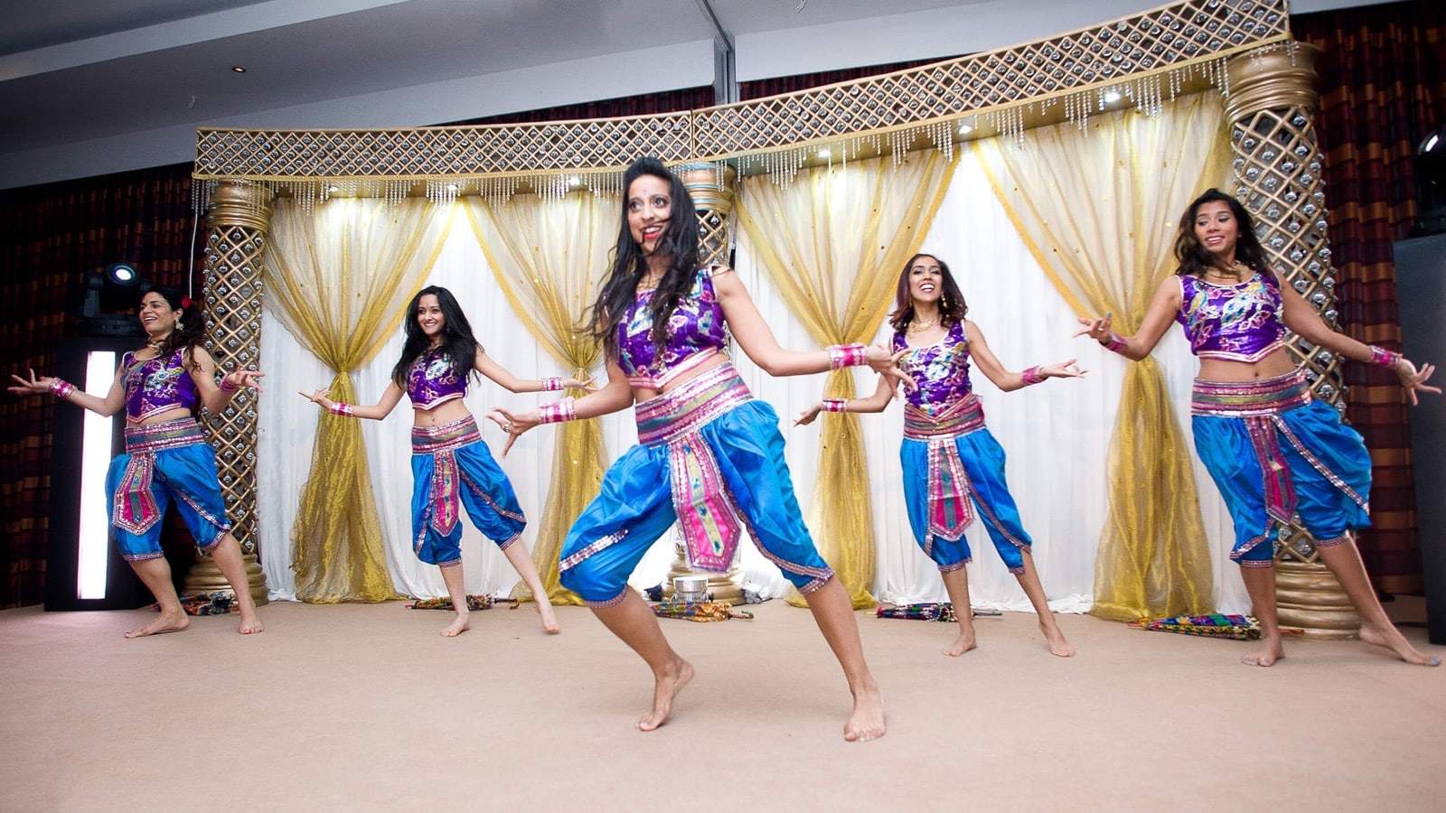 Bollywood Vibes dancers